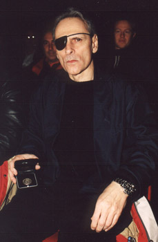 Andrew Vachss receives the Raymond Chandler Literary Award at the 2000 Noir In Festival in Italy